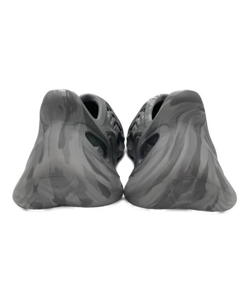 adidas（アディダス）adidas (アディダス) YEEZY FORM RUNNER グレー サイズ:27.5cmの古着・服飾アイテム