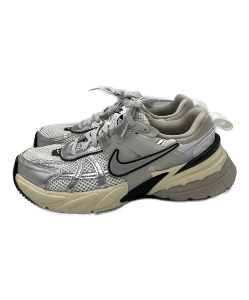 NIKE（ナイキ）NIKE (ナイキ) V2K RUN ホワイト×シルバー サイズ:23の古着・服飾アイテム