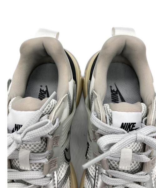 NIKE（ナイキ）NIKE (ナイキ) V2K RUN ホワイト×シルバー サイズ:23の古着・服飾アイテム