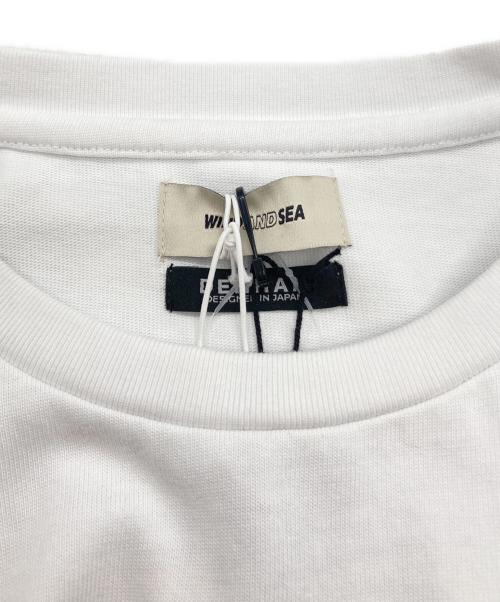 WIND AND SEA（ウィンダンシー）WIND AND SEA (ウィンダンシー) Denham (デンハム) PACHWORKLOGO TEE ホワイト サイズ:S 未使用品の古着・服飾アイテム