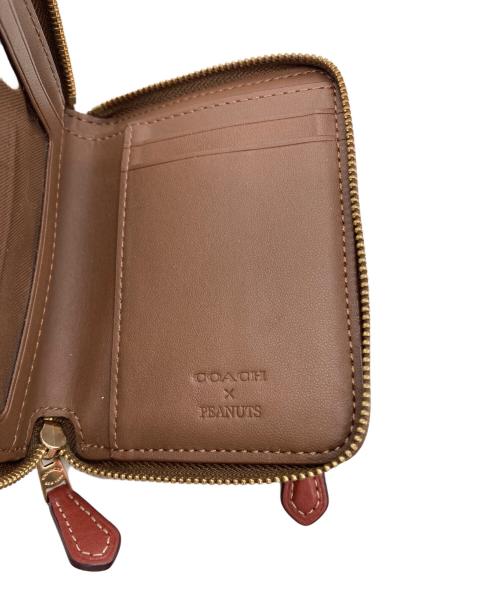 COACH（コーチ）COACH (コーチ) PEANUTS (ピーナッツ) 2つ折り財布 ブラウンの古着・服飾アイテム