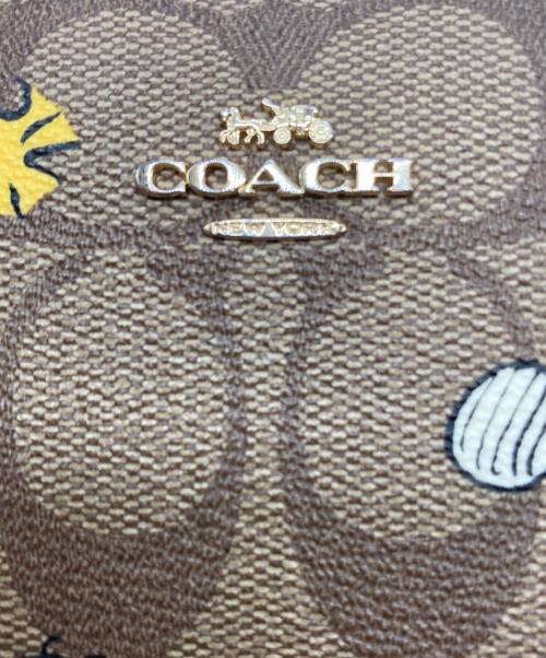 COACH（コーチ）COACH (コーチ) PEANUTS (ピーナッツ) 2つ折り財布 ブラウンの古着・服飾アイテム