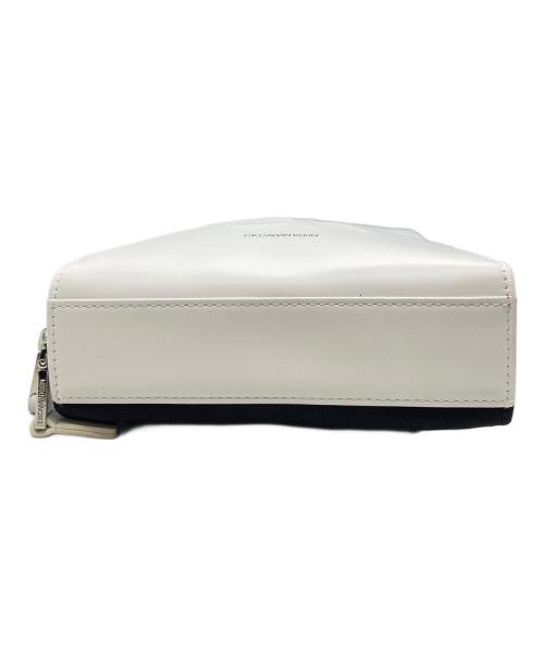 ck Calvin Klein（シーケーカルバンクライン）ck Calvin Klein (シーケーカルバンクライン) ロゴショルダーバッグ ホワイトの古着・服飾アイテム
