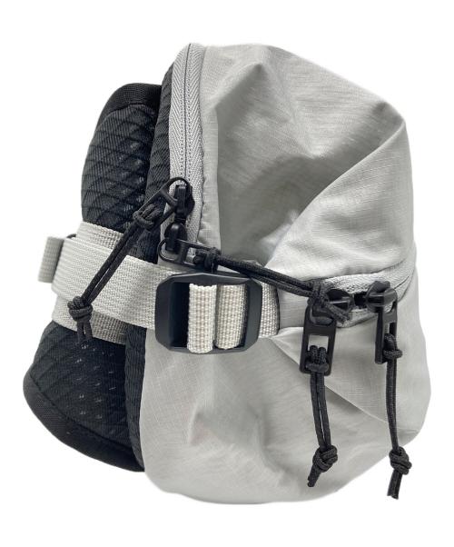 on（オン）On (オン) Sling Pack 9L グレーの古着・服飾アイテム