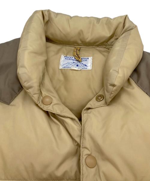 RockyMountainFeatherBed（ロッキーマウンテンフェザーベッド）RockyMountainFeatherBed (ロッキーマウンテンフェザーベッド) ダウンベスト ベージュ サイズ:不明の古着・服飾アイテム