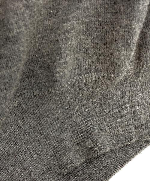 Maison Margiela（メゾンマルジェラ）Maison Margiela (メゾンマルジェラ) エルボーパッチ Vネック ニット グレー サイズ:Mの古着・服飾アイテム