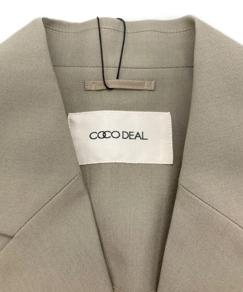 COCODEAL（ココディール）COCODEAL (ココディール) ブローチセットバックベルトジレ ベージュ サイズ:2 未使用品の古着・服飾アイテム