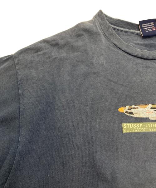 stussy（ステューシー）stussy (ステューシー) INTERNATIONAL SQUADRON プリントTシャツ ネイビー サイズ:XLの古着・服飾アイテム