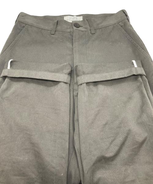 STUDIO NICHOLSON（スタジオ ニコルソン）STUDIO NICHOLSON (スタジオ ニコルソン) TWILL FLAT FRONT TAPERED PANT オリーブ サイズ:XSの古着・服飾アイテム