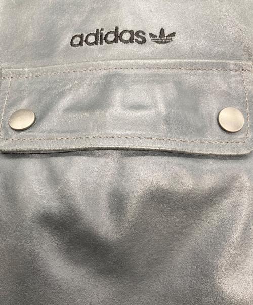 adidas（アディダス）adidas (アディダス) レザージャケット グレー×ブラック サイズ:SIZE XOの古着・服飾アイテム