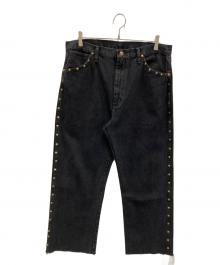 Wrangler（ラングラー）の古着「スタッズ加工デニムパンツ」｜ブラック