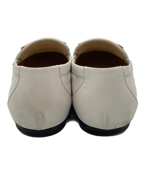 TOD'S（トッズ）TOD'S (トッズ) ケイトレザーローファー ホワイト サイズ:SIZE 37の古着・服飾アイテム