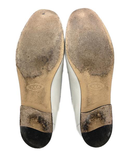 TOD'S（トッズ）TOD'S (トッズ) ケイトレザーローファー ホワイト サイズ:SIZE 37の古着・服飾アイテム
