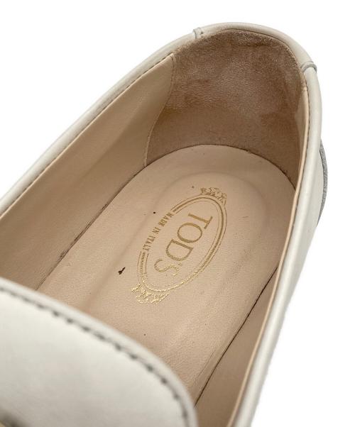 TOD'S（トッズ）TOD'S (トッズ) ケイトレザーローファー ホワイト サイズ:SIZE 37の古着・服飾アイテム