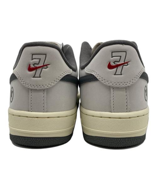 NIKE SB（ナイキエスビー）NIKE SB (ナイキエスビー) Air Force 1 Low グレー サイズ:9 未使用品の古着・服飾アイテム
