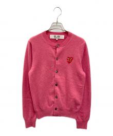 PLAY COMME des GARCONS（プレイコムデギャルソン）の古着「Round Neck Cardigan With Red Layered Emblem」｜ピンク