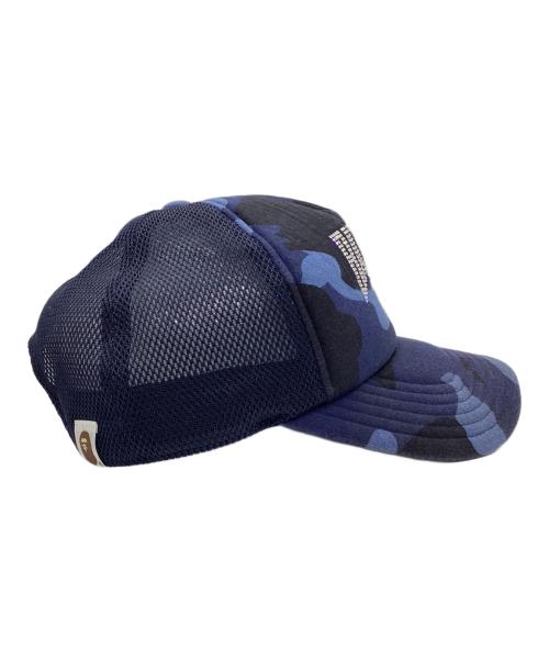 BAPE BY A BATHING APE（ベイプバイアベイシングエイプ）BAPE BY A BATHING APE (ベイプバイアベイシングエイプ) COLOTR CAMO CRYSTAL LOGO MESH CAP ブルーの古着・服飾アイテム