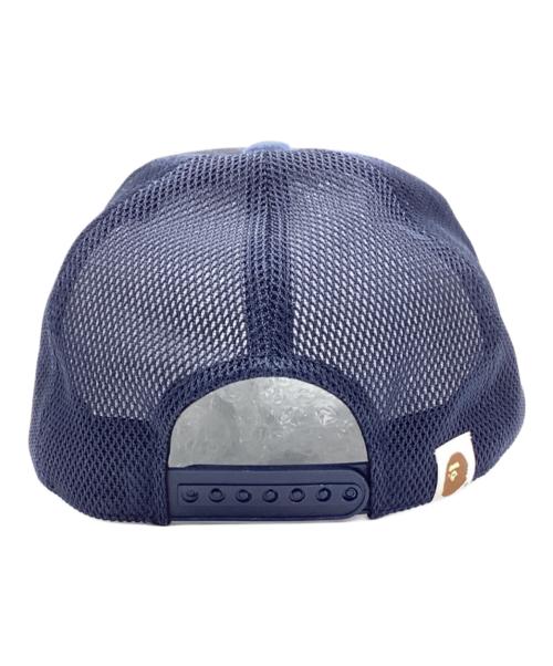 BAPE BY A BATHING APE（ベイプバイアベイシングエイプ）BAPE BY A BATHING APE (ベイプバイアベイシングエイプ) COLOTR CAMO CRYSTAL LOGO MESH CAP ブルーの古着・服飾アイテム