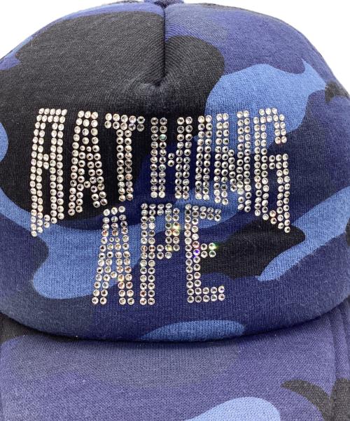 BAPE BY A BATHING APE（ベイプバイアベイシングエイプ）BAPE BY A BATHING APE (ベイプバイアベイシングエイプ) COLOTR CAMO CRYSTAL LOGO MESH CAP ブルーの古着・服飾アイテム