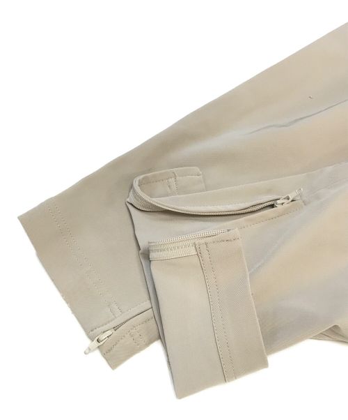 ISSEY MIYAKE（イッセイミヤケ）ISSEY MIYAKE (イッセイミヤケ) テーパードパンツ ベージュ サイズ:2表記の古着・服飾アイテム