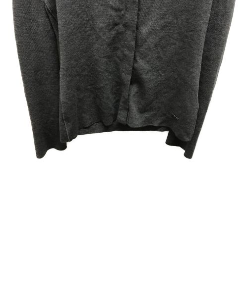 FOXEY NEWYORK（フォクシーニューヨーク）FOXEY NEWYORK (フォクシーニューヨーク) ロゴプレートカーディガン グレー サイズ:38の古着・服飾アイテム