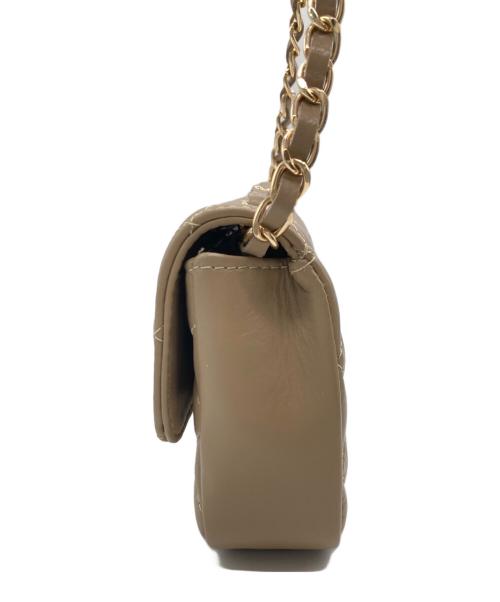 AULENTTI（オウレンティ）AULENTTI (オウレンティ) キルティングチェーンショルダーバッグ ベージュの古着・服飾アイテム