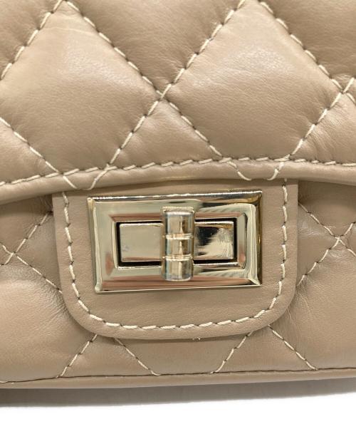 AULENTTI（オウレンティ）AULENTTI (オウレンティ) キルティングチェーンショルダーバッグ ベージュの古着・服飾アイテム