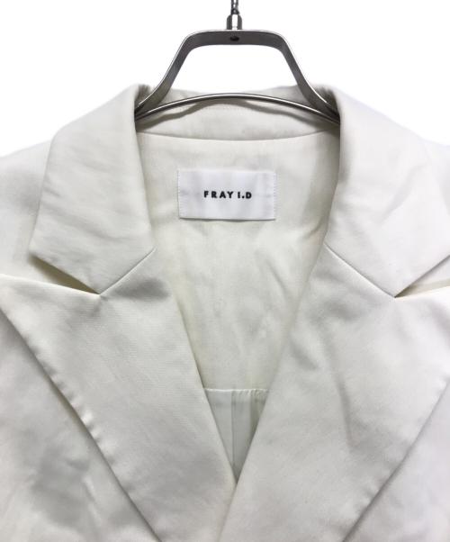 FRAY ID（フレイ アイディー）FRAY ID (フレイ アイディー) ピークドラペルスリーブレスジャケット ホワイトの古着・服飾アイテム