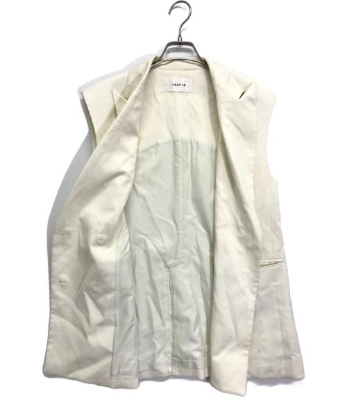 FRAY ID（フレイ アイディー）FRAY ID (フレイ アイディー) ピークドラペルスリーブレスジャケット ホワイトの古着・服飾アイテム