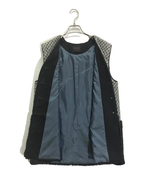 TOMORROW LAND collection（トゥモローランドコレクション）TOMORROW LAND collection (トゥモローランドコレクション) モノトーンロービング ファーペプラムジレベスト ホワイト サイズ:Sの古着・服飾アイテム