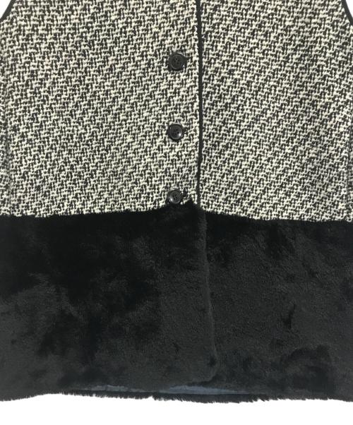 TOMORROW LAND collection（トゥモローランドコレクション）TOMORROW LAND collection (トゥモローランドコレクション) モノトーンロービング ファーペプラムジレベスト ホワイト サイズ:Sの古着・服飾アイテム