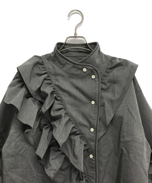 1% SHUHEI OGAWA（イチパーセント シュウヘイオガワ）1% SHUHEI OGAWA (イチパーセント シュウヘイオガワ) フリルブラウスシャツ グレー サイズ:2の古着・服飾アイテム