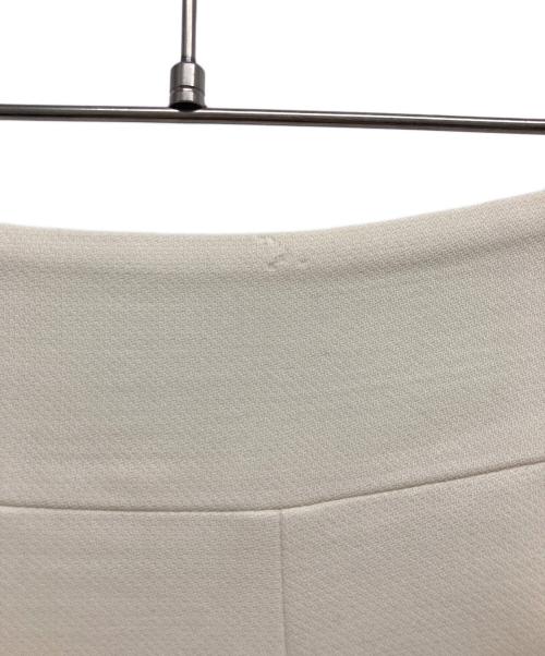 Salvatore Ferragamo（サルヴァトーレ フェラガモ）Salvatore Ferragamo (サルヴァトーレ フェラガモ) スカート アイボリー サイズ:40の古着・服飾アイテム