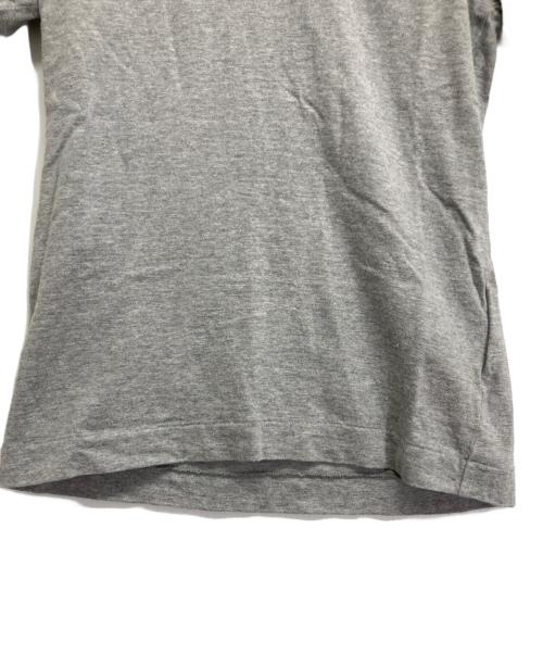 PLAY COMME des GARCONS（プレイコムデギャルソン）PLAY COMME des GARCONS (プレイ コムデギャルソン) バックロゴハートTシャツ グレー サイズ:Sの古着・服飾アイテム