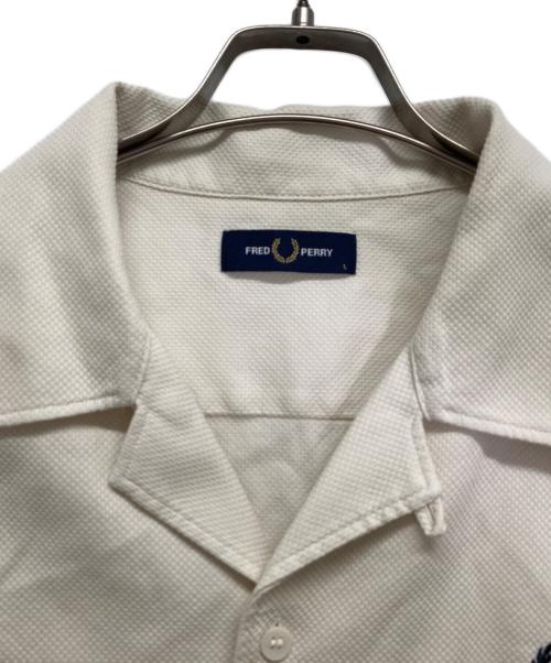 FRED PERRY（フレッドペリー）FRED PERRY (フレッドペリー) 半袖シャツ アイボリー サイズ:Lの古着・服飾アイテム