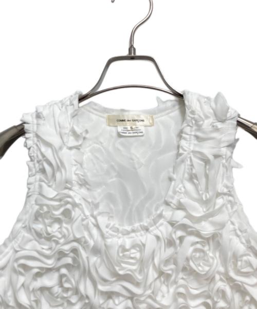 COMME des GARCONS（コムデギャルソン）COMME des GARCONS (コムデギャルソン) 花装飾ノースリーブカットソー ホワイト サイズ:Sの古着・服飾アイテム