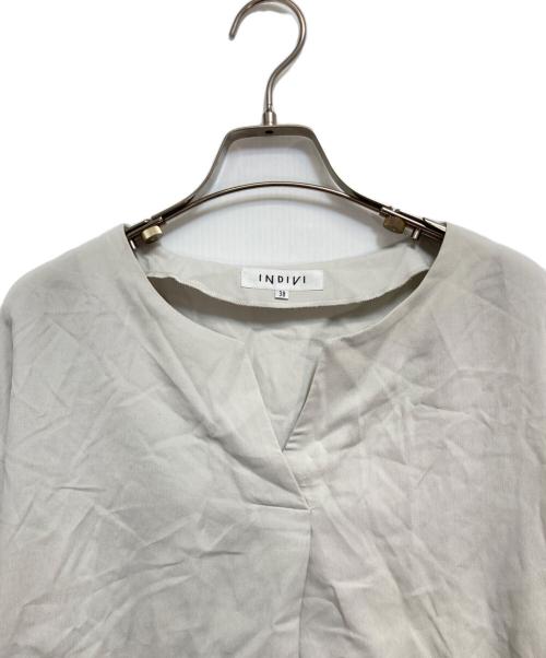 INDIVI（インディヴィ）INDIVI (インディヴィ) キーネック6分袖ブラウス グレー サイズ:38の古着・服飾アイテム