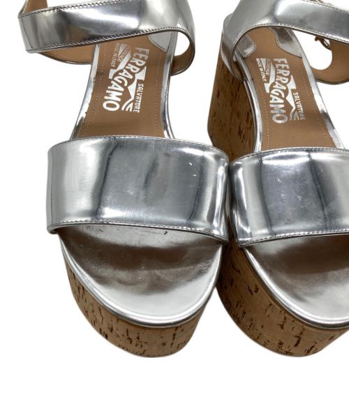 Salvatore Ferragamo（サルヴァトーレ フェラガモ）Salvatore Ferragamo (サルヴァトーレ フェラガモ) ウェッジソールサンダル シルバー サイズ:6.5の古着・服飾アイテム