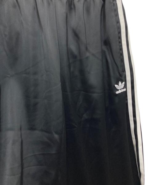 adidas Originals（アディダスオリジナル）adidas originals (アディダスオリジナル) DRESSLAVE (ドレスレイブ) サテンワイドレッグトラックパンツ ブラック サイズ:Sの古着・服飾アイテム