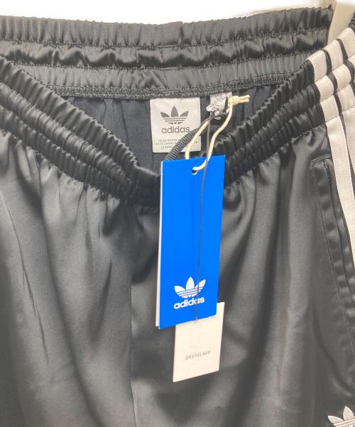 adidas Originals（アディダスオリジナル）adidas originals (アディダスオリジナル) DRESSLAVE (ドレスレイブ) サテンワイドレッグトラックパンツ ブラック サイズ:Sの古着・服飾アイテム