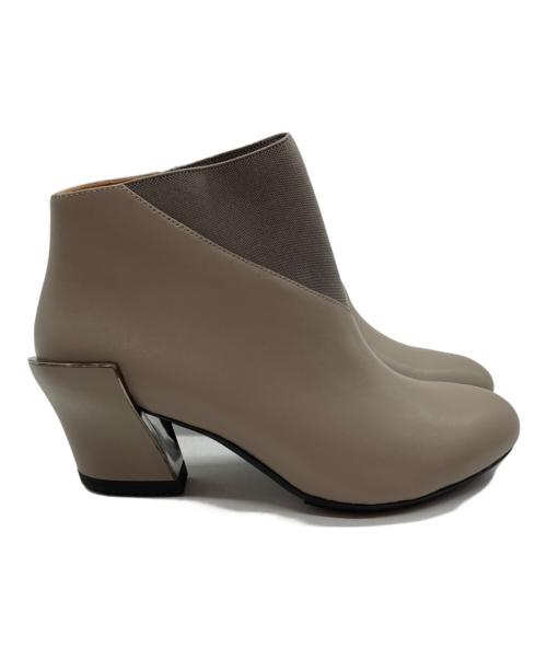 ISSEY MIYAKE（イッセイミヤケ）ISSEY MIYAKE (イッセイミヤケ) UNITED NUDE (ユナイテッドヌード) ブーティ ベージュ サイズ:38の古着・服飾アイテム
