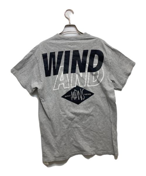 WIND AND SEA（ウィンダンシー）WIND AND SEA (ウィンダンシー) madness (マッドネス) Tシャツ ライトグレー サイズ:Mの古着・服飾アイテム