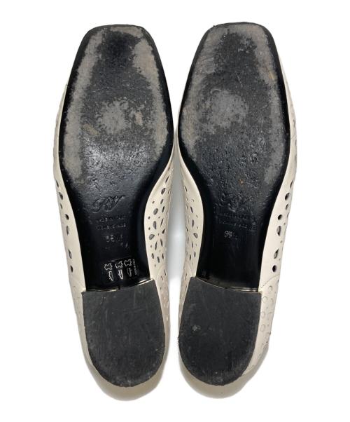 Roger Vivier（ロジェ ヴィヴィエ）Roger Vivier (ロジェ ヴィヴィエ) パンプス ホワイト サイズ:39　1/2の古着・服飾アイテム