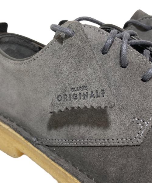 CLARKS ORIGINALS（クラークス オリジナルズ）CLARKS ORIGINALS (クラークス オリジナルズ) スニーカー グレー サイズ:27.5の古着・服飾アイテム