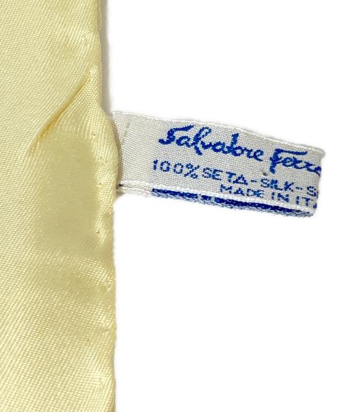 Salvatore Ferragamo（サルヴァトーレ フェラガモ）Salvatore Ferragamo (サルヴァトーレ フェラガモ) シルクスカーフ イエロー×グリーンの古着・服飾アイテム