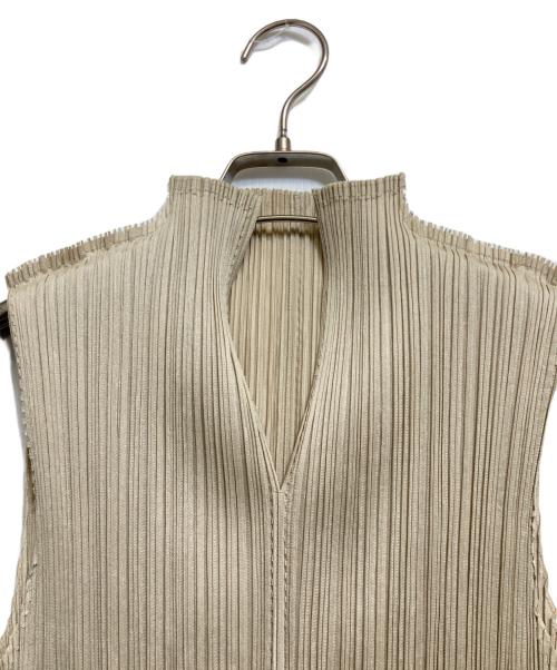 PLEATS PLEASE（プリーツプリーズ）PLEATS PLEASE (プリーツプリーズ) ノースリーブブラウス ベージュ サイズ:4の古着・服飾アイテム