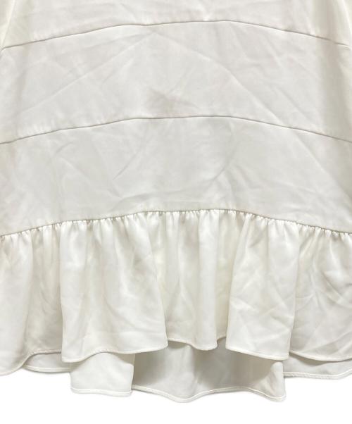 M-premierBLACK（エムプルミエブラック）M-premierBLACK (エムプルミエブラック) ソアパールコンパクトぺプラムブラウス ホワイト サイズ:36の古着・服飾アイテム