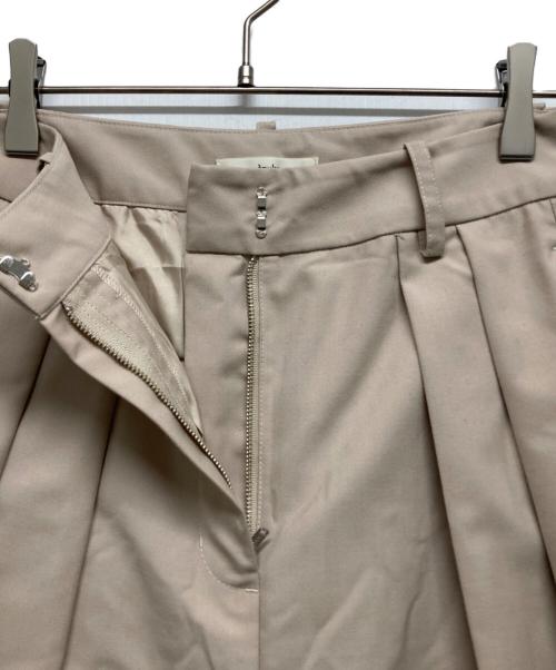 anuke（アンヌーク）anuke (アンヌーク) タックツイルパンツ ベージュ サイズ:36の古着・服飾アイテム