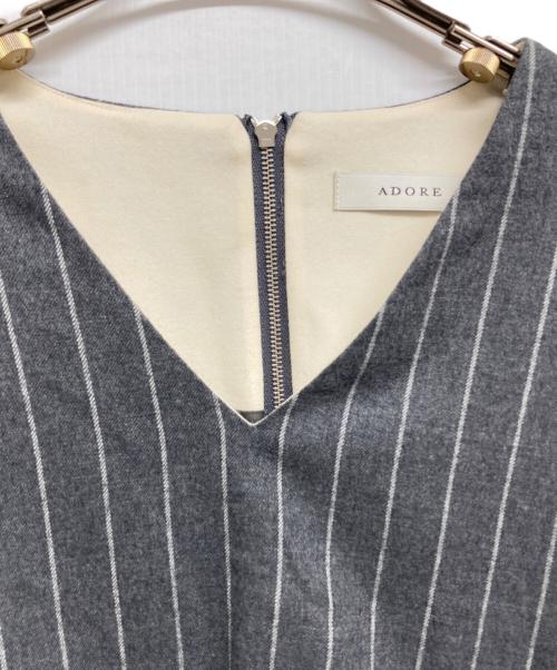 ADORE（アドーア）ADORE (アドーア) ウールストライプアシンメトリーヘムワンピース グレー サイズ:38の古着・服飾アイテム