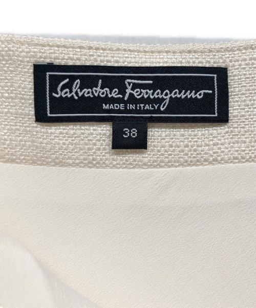 Salvatore Ferragamo（サルヴァトーレ フェラガモ）Salvatore Ferragamo (サルヴァトーレ フェラガモ) ヴァラスカート ホワイト サイズ:Mの古着・服飾アイテム